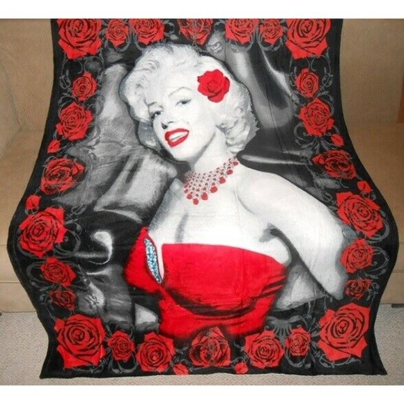 New Red Roses Marilyn Monroe Plush Fleece Throw Gift Blanket Cute Sexy Photo NIP - Picture 2 of 4